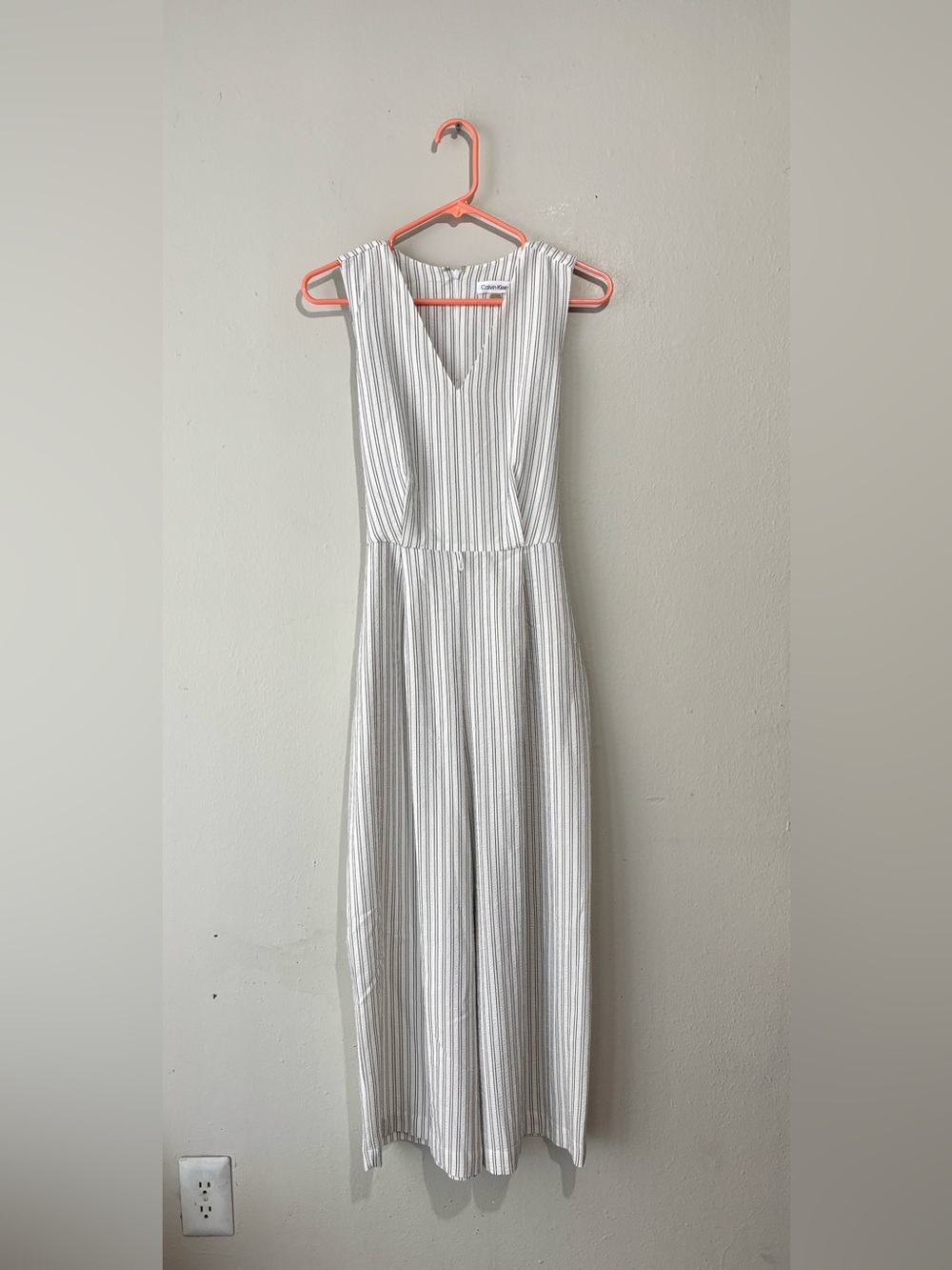 Calvin Klein Women Wide Leg Jumpsuit Striped V-Neck Tie Waist
Sleeveless 2